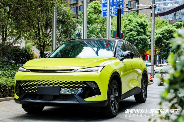年轻人的第一台SUV来了 北汽魔方正式上市 售价9.99万元起