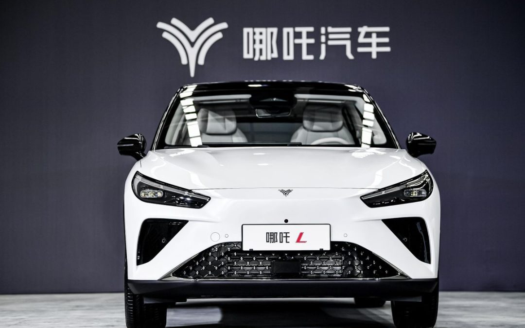 科技平权！哪吒L发布“掀桌价”12.99万起