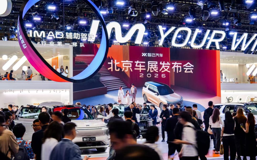 25万买四轮转向大五座，智己LS8真把旗舰价打下来了