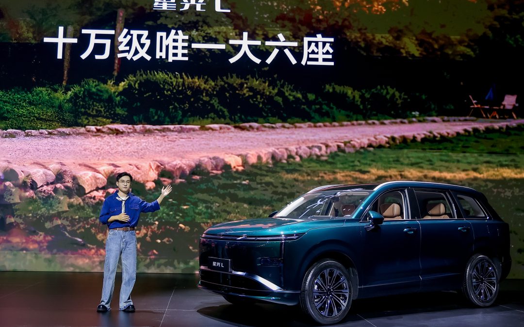 10万块买真六座？五菱星光L把大六座的门槛砸穿了